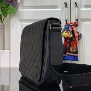 LV District PM Damier Infini Leather - RBV04