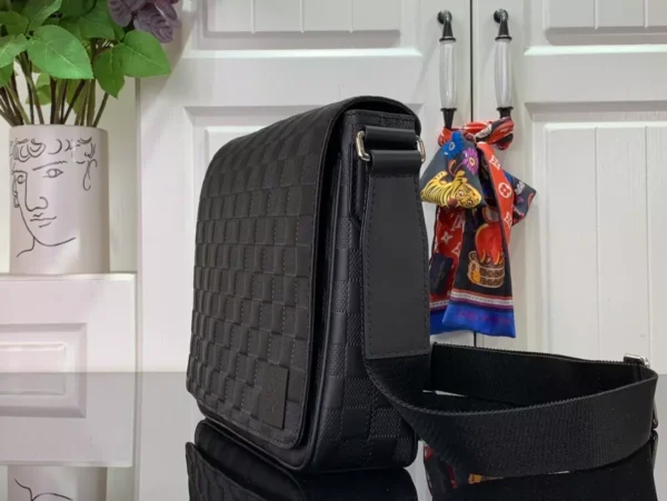 LV District PM Damier Infini Leather - RBV04