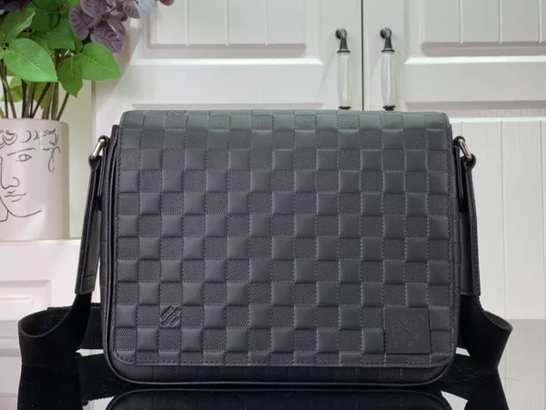 LV District PM Damier Infini Leather - RBV04