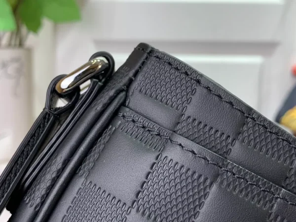 LV District PM Damier Infini Leather - RBV04