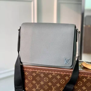 LV District PM Taiga Leather - RBV01