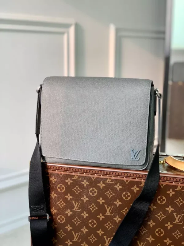 LV District PM Taiga Leather - RBV01