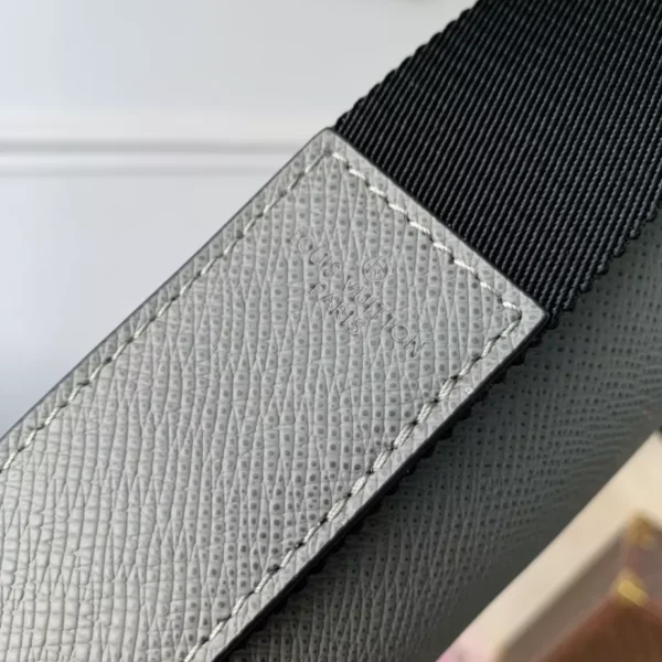 LV District PM Taiga Leather - RBV01