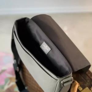 LV District PM Taiga Leather - RBV01