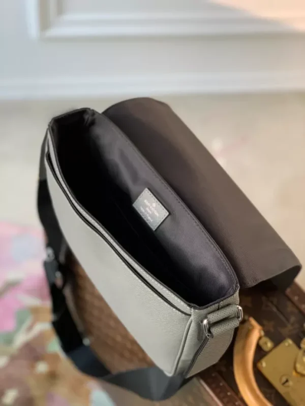 LV District PM Taiga Leather - RBV01