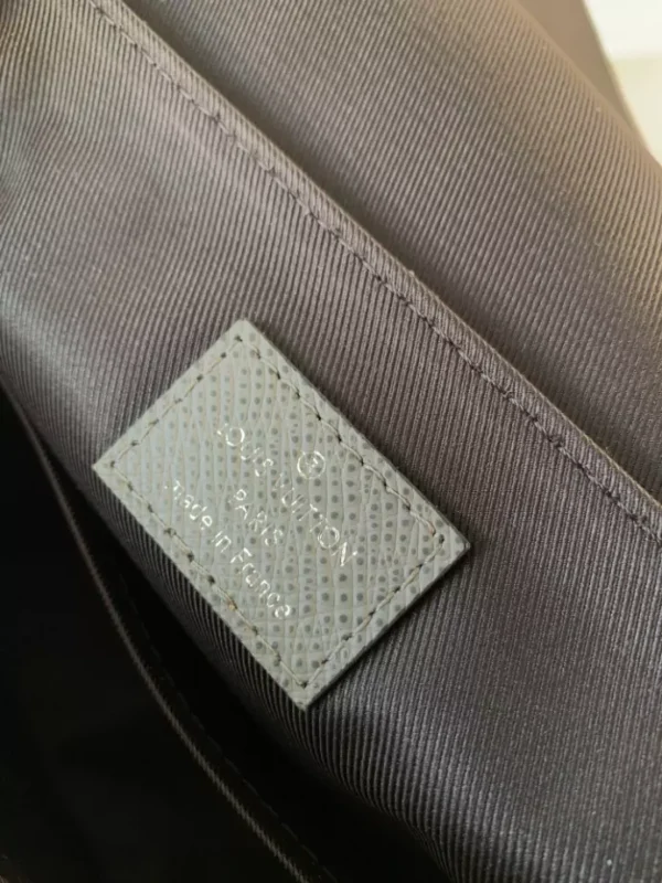 LV District PM Taiga Leather - RBV01