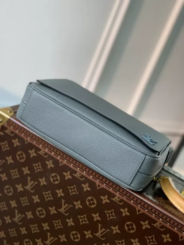 LV District PM Taiga Leather - RBV01
