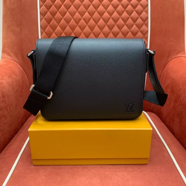 LV District PM Taiga Leather - RBV03