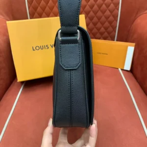 LV District PM Taiga Leather - RBV03