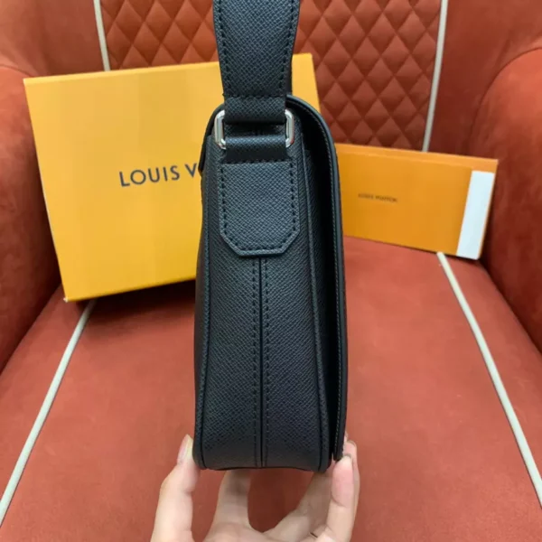 LV District PM Taiga Leather - RBV03
