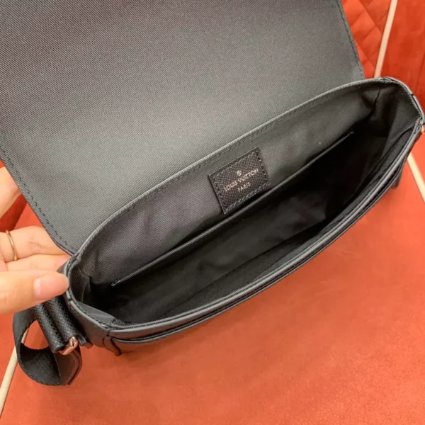 LV District PM Taiga Leather - RBV03