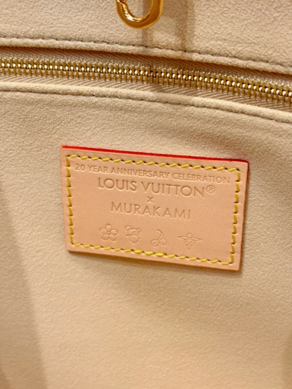 LV x TM OnTheGo MM - RLB01