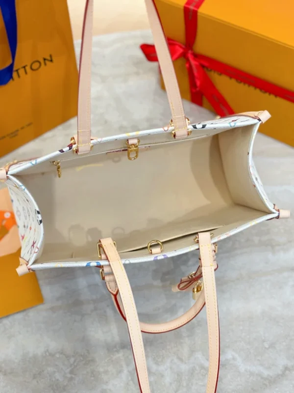 LV x TM OnTheGo MM - RLB01