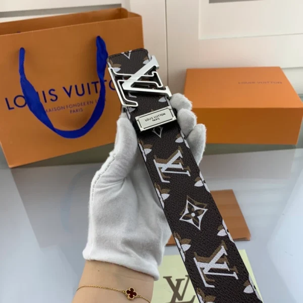 LOUIS VUITTON BELT