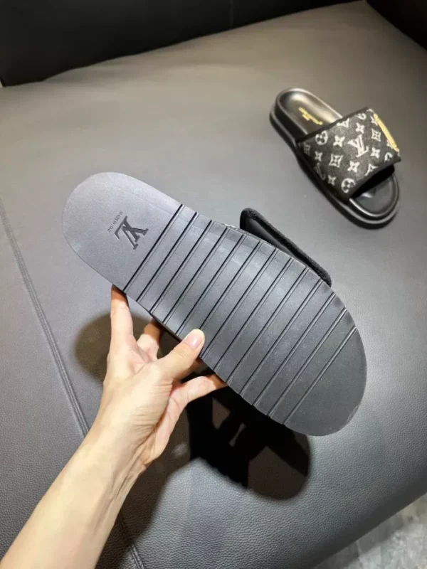 Louis Vuitton Slippers - S55
