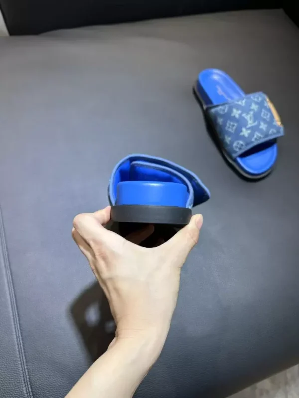Louis Vuitton Slippers - S57