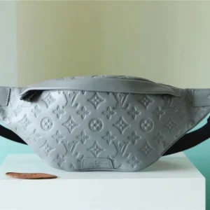 LV Discovery Bumbag Monogram Shadow Leather - RBV58