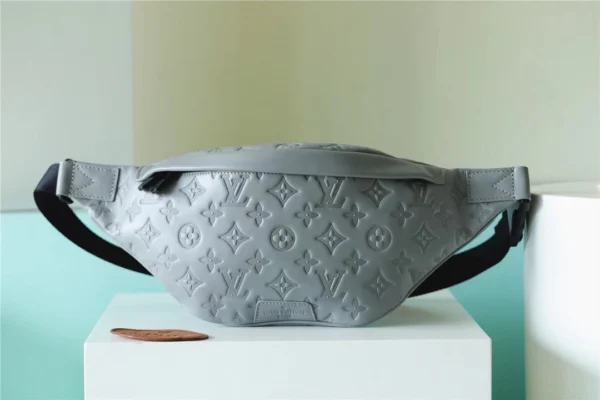 LV Discovery Bumbag Monogram Shadow Leather - RBV58