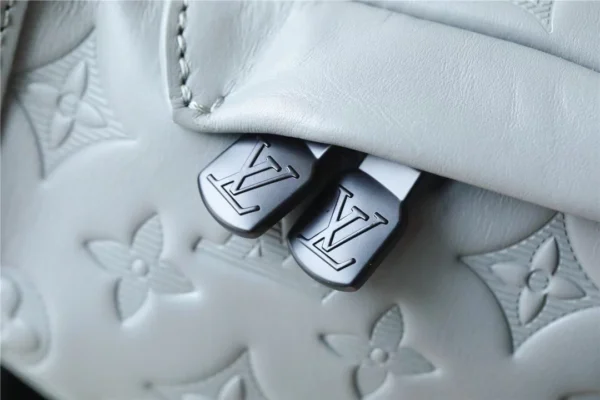 LV Discovery Bumbag Monogram Shadow Leather - RBV58