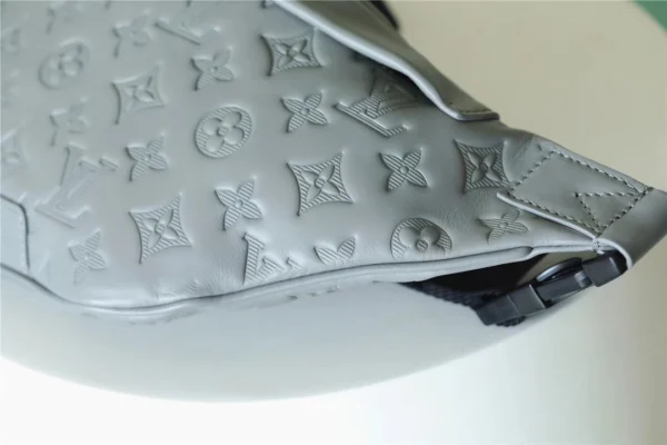 LV Discovery Bumbag Monogram Shadow Leather - RBV58