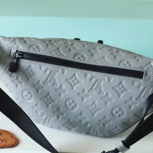 LV Discovery Bumbag Monogram Shadow Leather - RBV58