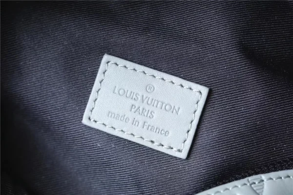 LV Discovery Bumbag Monogram Shadow Leather - RBV58
