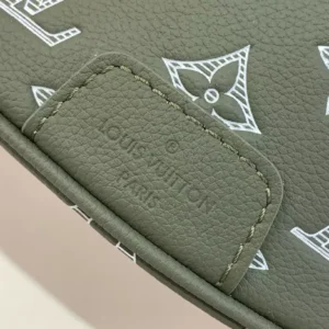 LV Discovery Bumbag Olive Green Monogram Shadow - RBV59