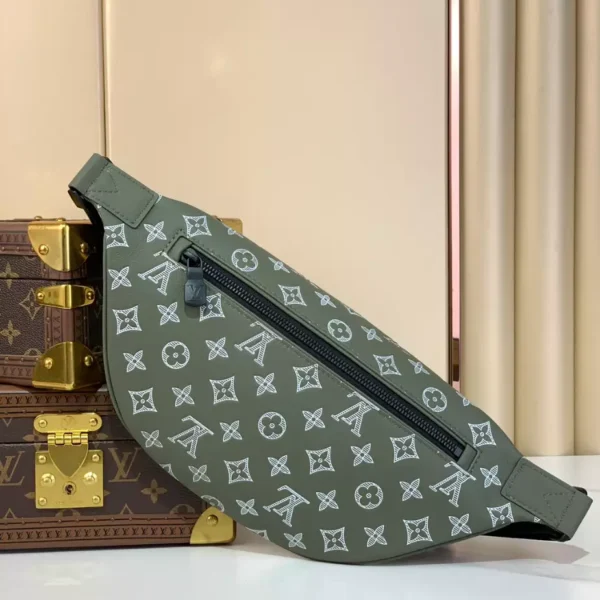 LV Discovery Bumbag Olive Green Monogram Shadow - RBV59