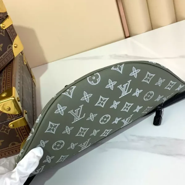 LV Discovery Bumbag Olive Green Monogram Shadow - RBV59