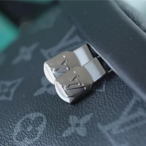 LV Discovery Bumbag PM Monogram Eclipse - RBV56