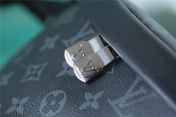 LV Discovery Bumbag PM Monogram Eclipse - RBV56