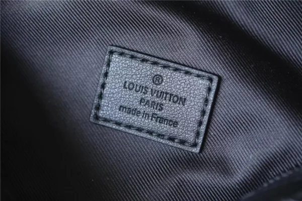 LV Discovery Bumbag PM Monogram Eclipse - RBV56