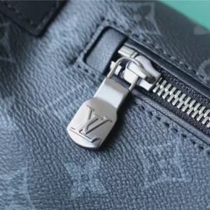LV Discovery Bumbag PM Monogram Eclipse - RBV56