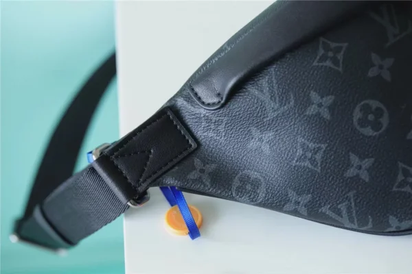 LV Discovery Bumbag PM Monogram Eclipse - RBV56