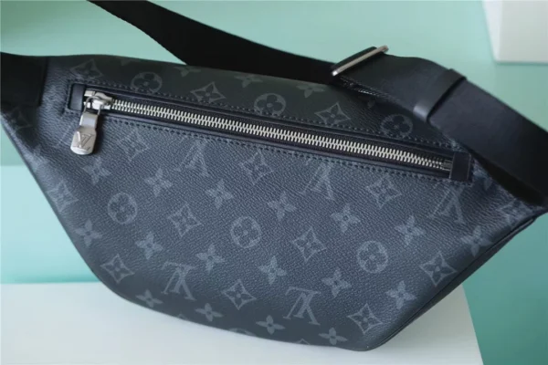 LV Discovery Bumbag PM Monogram Eclipse - RBV56