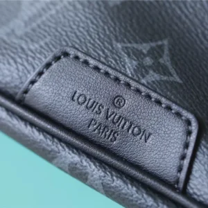 LV Discovery Bumbag PM Monogram Eclipse - RBV56