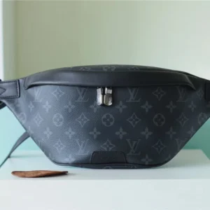 LV Discovery Bumbag PM Monogram Eclipse - RBV56