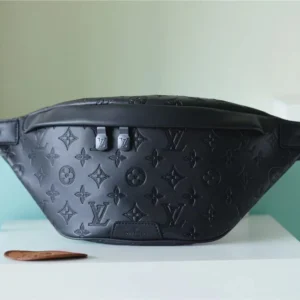 LV Discovery PM Bumbag Monogram Shadow Leather - RBV57