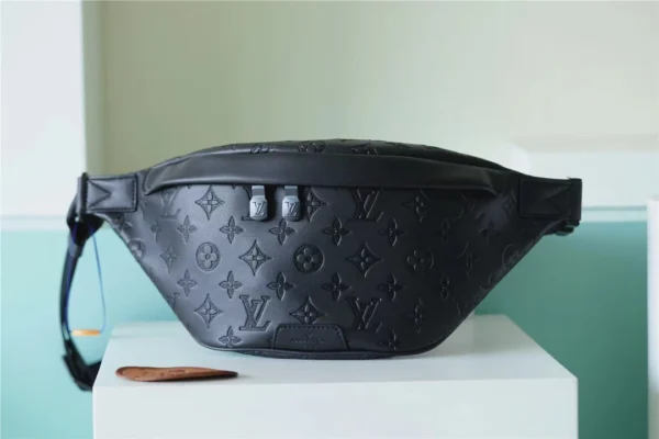 LV Discovery PM Bumbag Monogram Shadow Leather - RBV57