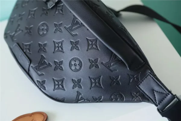 LV Discovery PM Bumbag Monogram Shadow Leather - RBV57