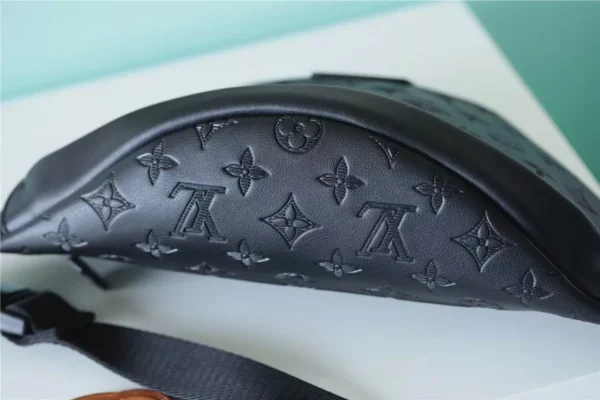 LV Discovery PM Bumbag Monogram Shadow Leather - RBV57