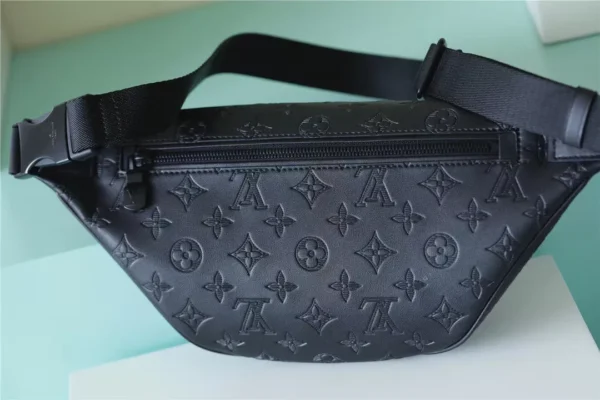 LV Discovery PM Bumbag Monogram Shadow Leather - RBV57