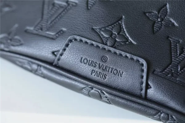 LV Discovery PM Bumbag Monogram Shadow Leather - RBV57