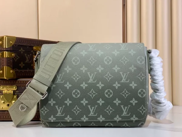 LV District PM Messenger Bag Khaki Monogram Gradient Canvas - RBV67