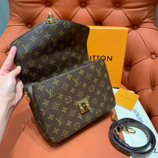 LV Pochette Métis Monogram Canvas - RLB26