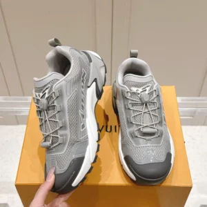 LV Runner Tatic Sneaker - RLS112