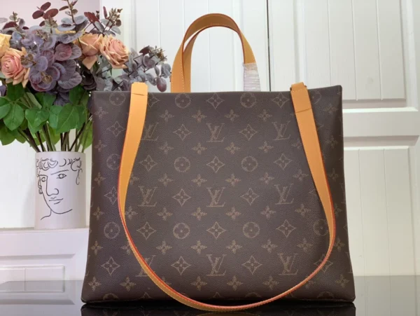 LV Shopper Tote MM Autres Cuirs Monogram - RBV64