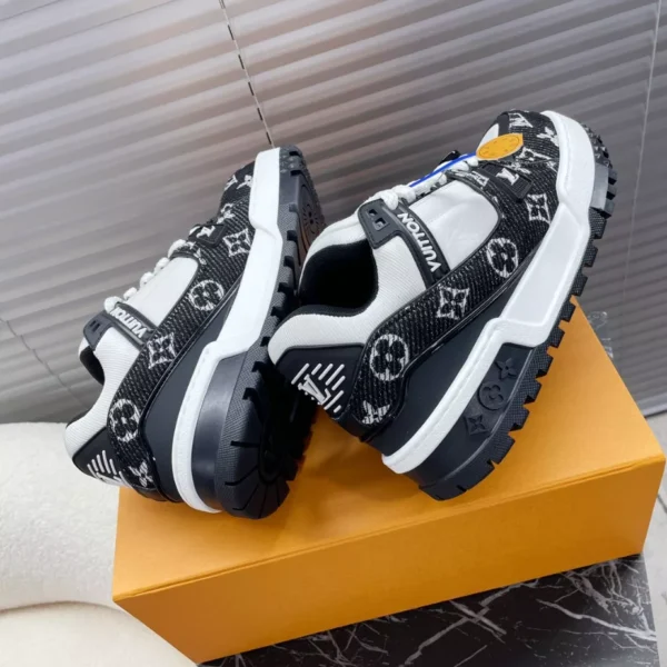 LV Trainer Maxi Sneaker - RLS116