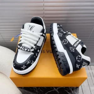 LV Trainer Maxi Sneaker - RLS116