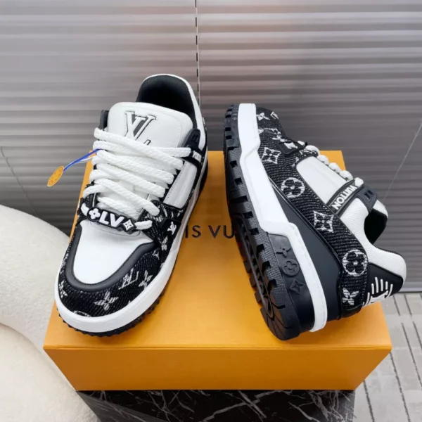 LV Trainer Maxi Sneaker - RLS116